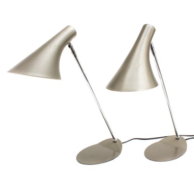Para lamp projektowanych  z futurystycznym kloszem